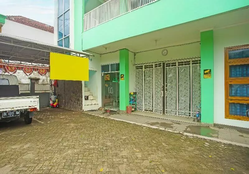 Hotelli Pemondokan Alvaro 2 By Oyo Rooms