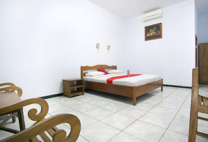 هتل Reddoorz Plus @ Jalan Raya Pasir Putih