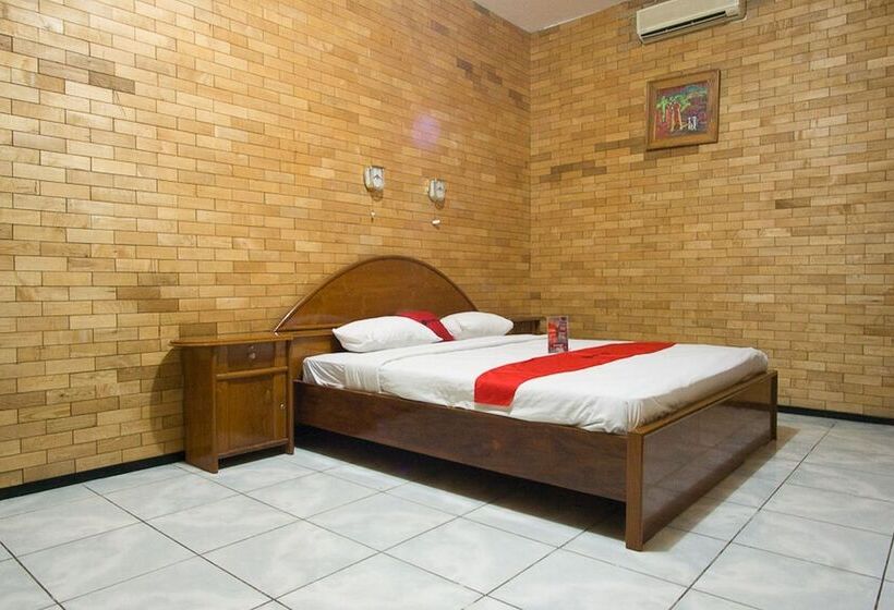 Szálloda Reddoorz Plus @ Jalan Raya Pasir Putih