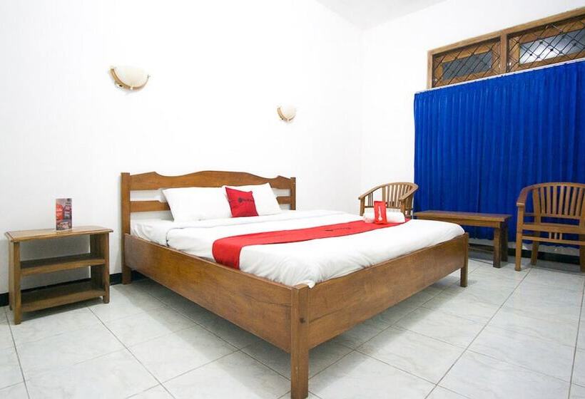 Szálloda Reddoorz Plus @ Jalan Raya Pasir Putih