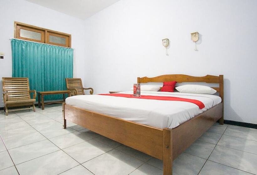 Szálloda Reddoorz Plus @ Jalan Raya Pasir Putih