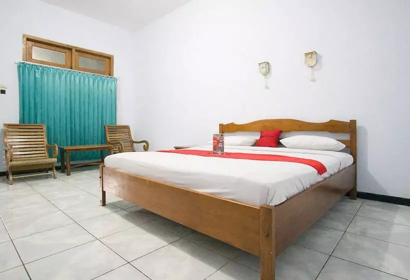 هتل Reddoorz Plus @ Jalan Raya Pasir Putih