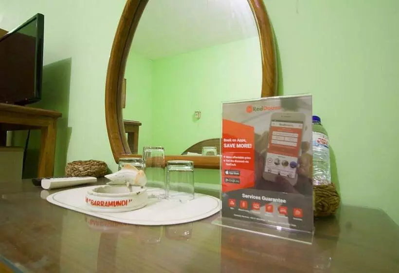 هتل Reddoorz Plus @ Jalan Raya Pasir Putih