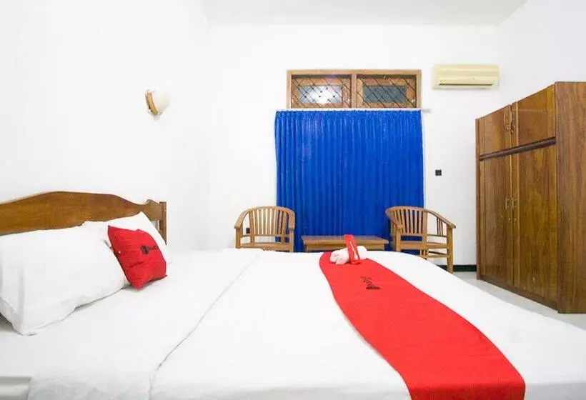 هتل Reddoorz Plus @ Jalan Raya Pasir Putih