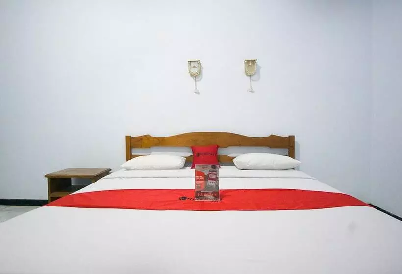 هتل Reddoorz Plus @ Jalan Raya Pasir Putih