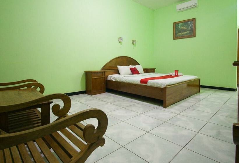 Szálloda Reddoorz Plus @ Jalan Raya Pasir Putih