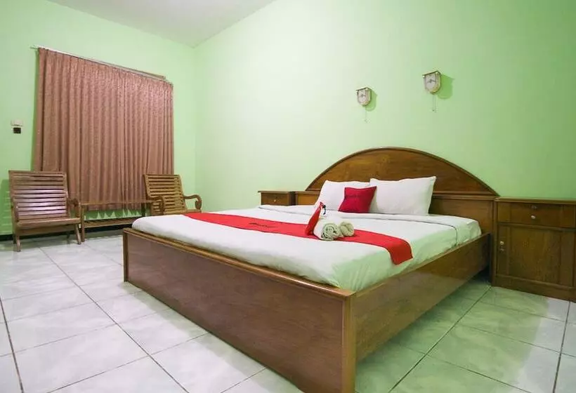 هتل Reddoorz Plus @ Jalan Raya Pasir Putih