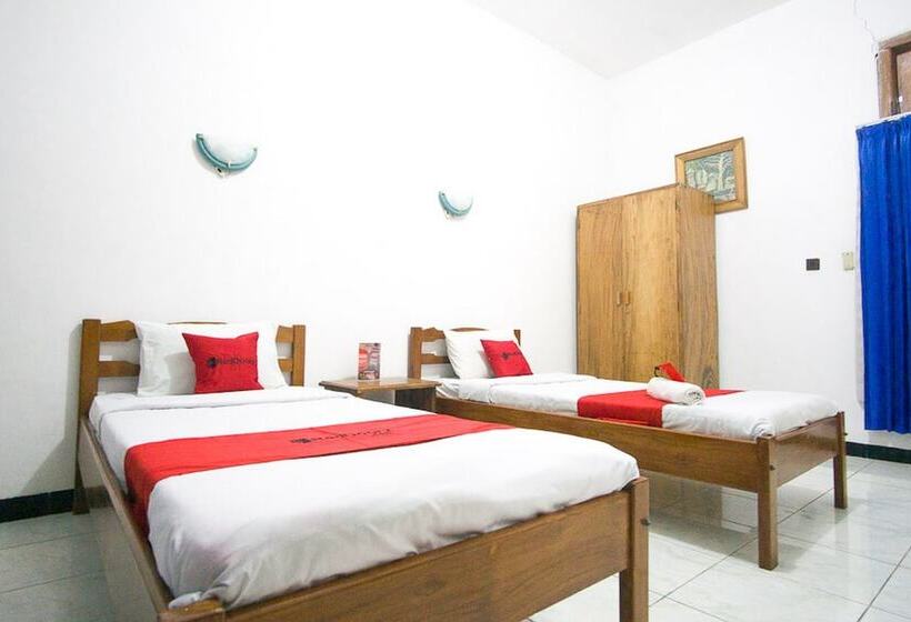 Szálloda Reddoorz Plus @ Jalan Raya Pasir Putih