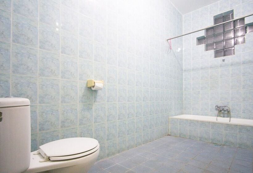 Szálloda Reddoorz Plus @ Jalan Raya Pasir Putih