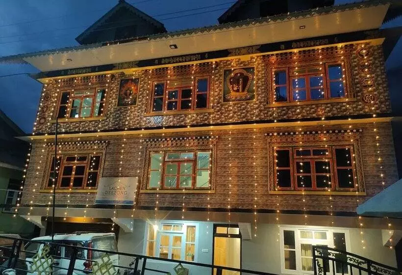 Hotelli Rufina Lachen Deezong