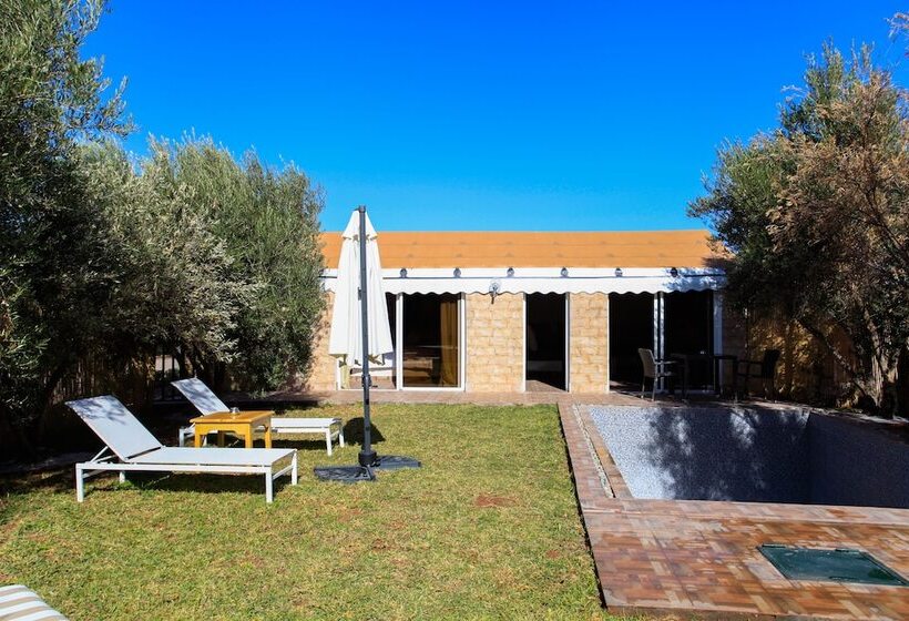 هتل The Farm Lodges And Spa