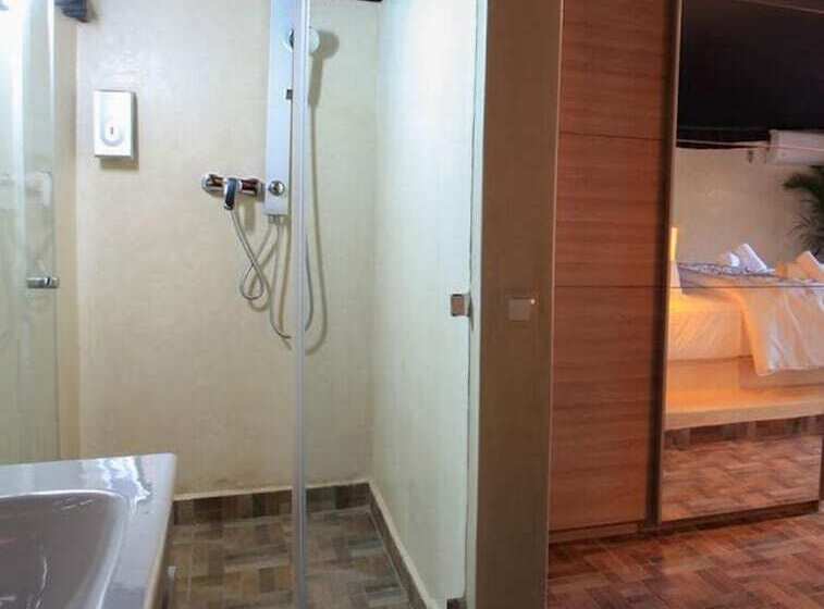 هتل The Farm Lodges And Spa