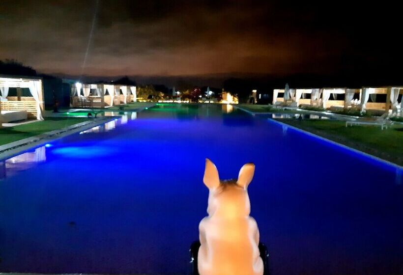 هتل The Farm Lodges And Spa