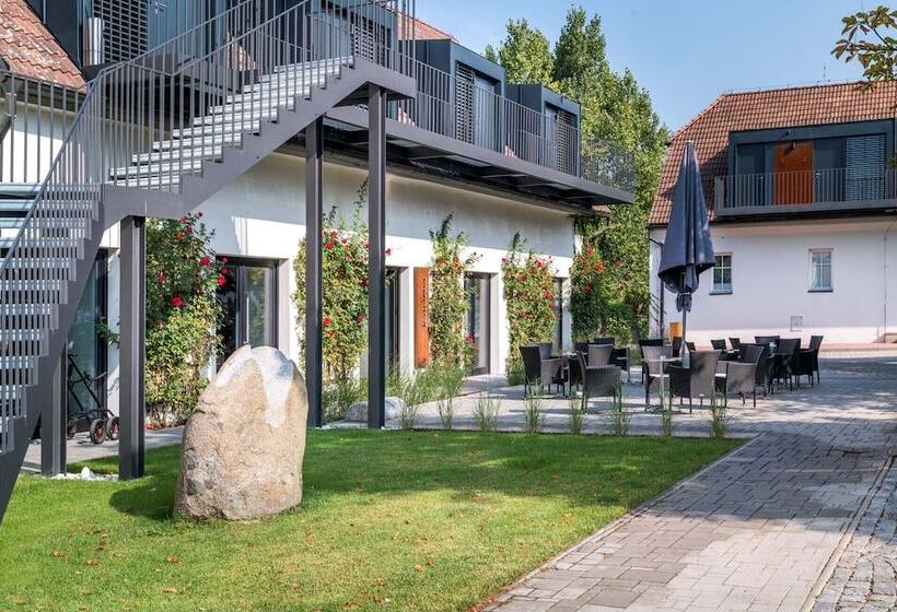 Отель Yard Resort