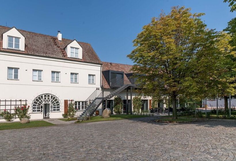 Отель Yard Resort