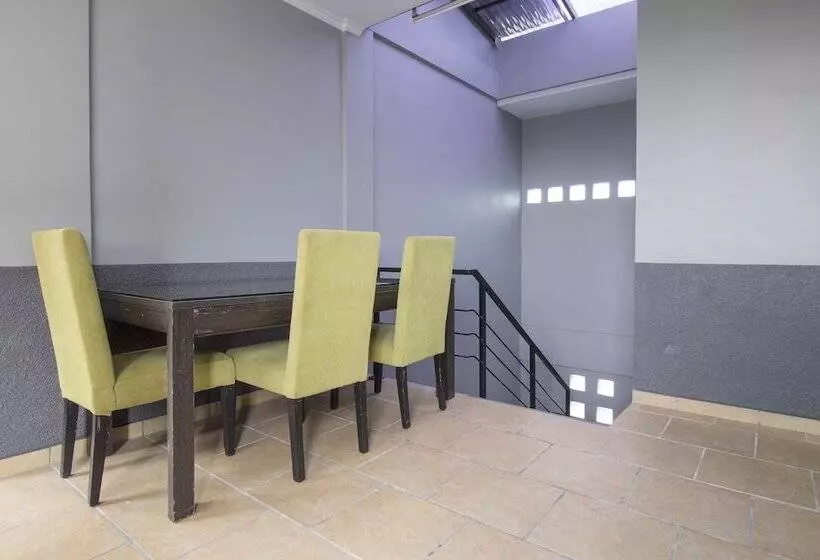 Majatalo Reddoorz Near Siloam Karawaci 2
