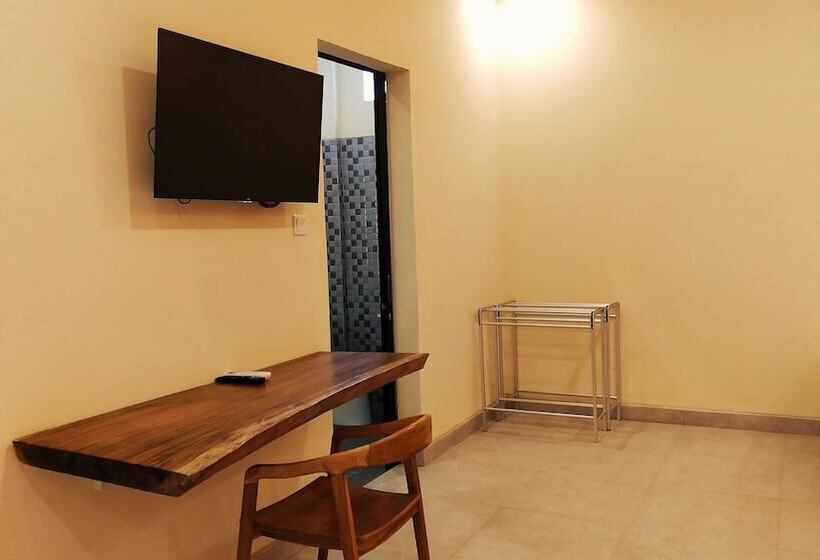 Umah Dangin Guesthouse Hostel