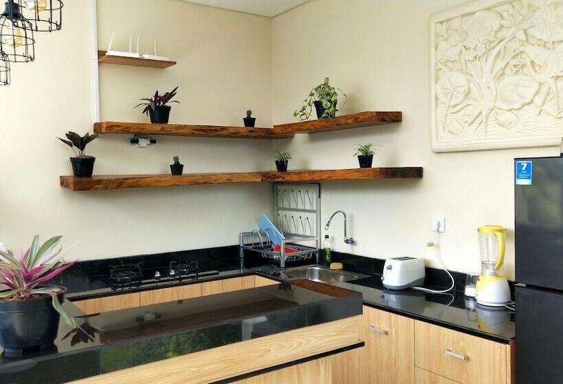 Umah Dangin Guesthouse Hostel