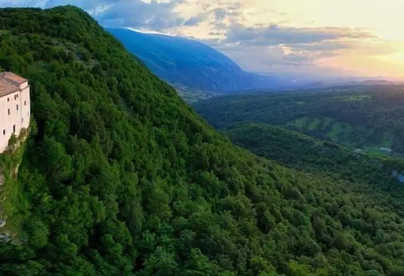 Eremo Celestiniano Madonna Dell Altare   Hostel