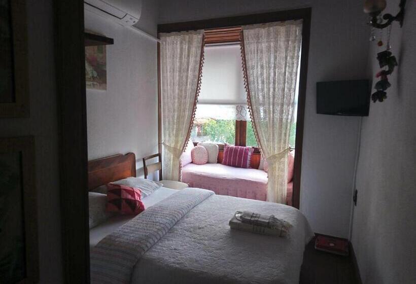 Birgi Hotel Saliha Hanim Tas Konak