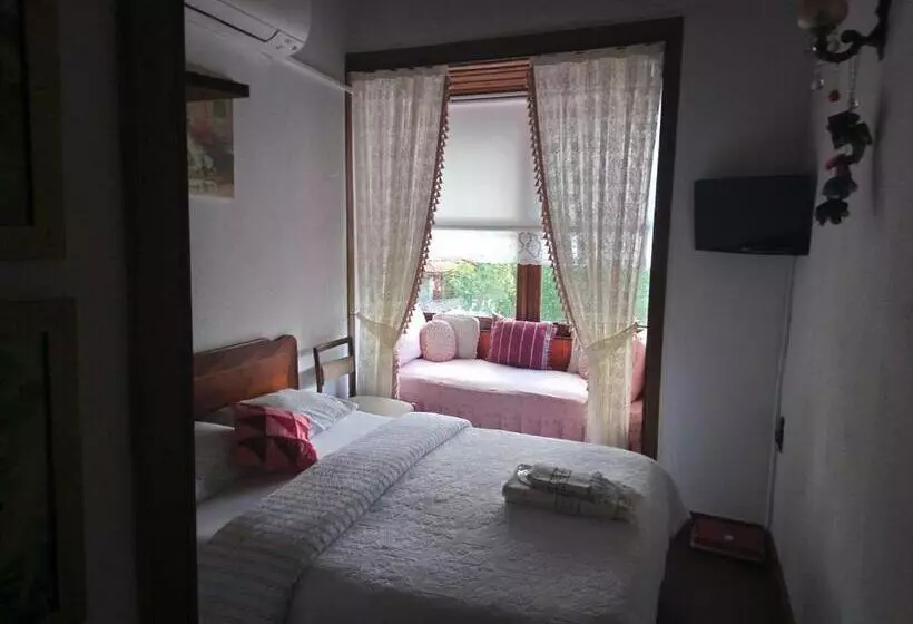 Birgi Hotel Saliha Hanim Tas Konak