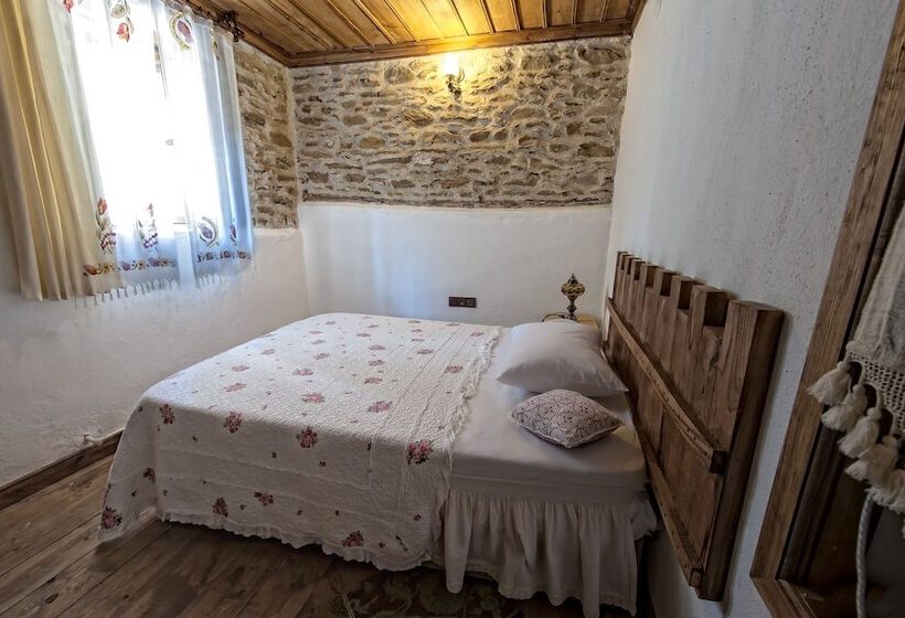 Birgi Hotel Saliha Hanim Tas Konak