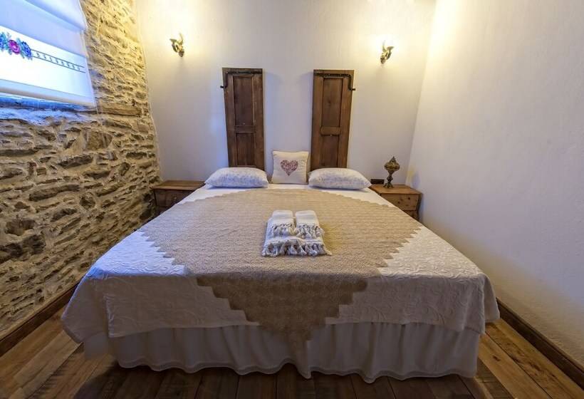 Birgi Hotel Saliha Hanim Tas Konak