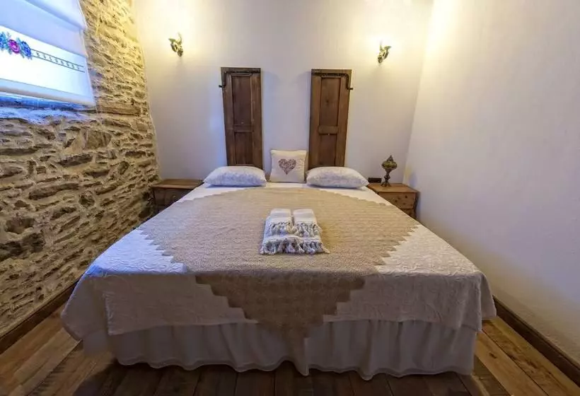 Birgi Hotel Saliha Hanim Tas Konak