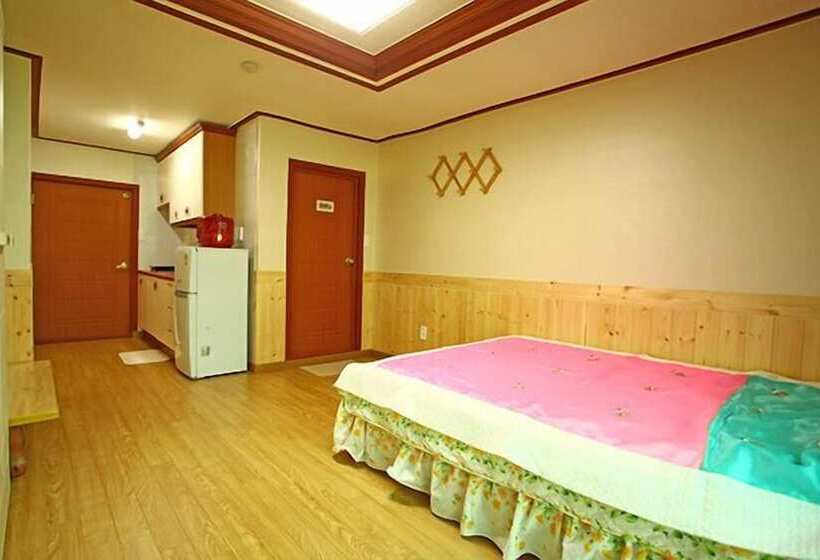 בית מלון כפרי Bluesky Pension