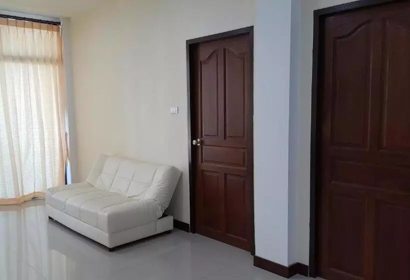 Hotelli Charoensuk Grand