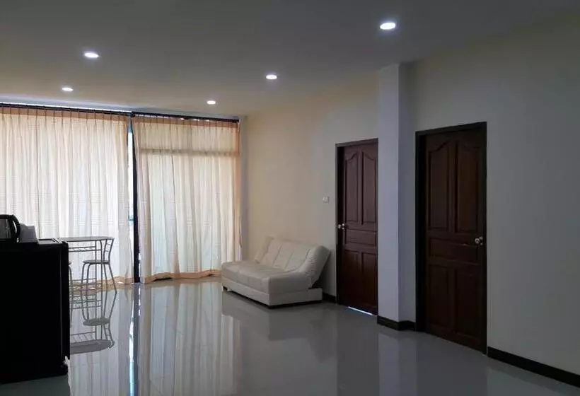 Hotelli Charoensuk Grand