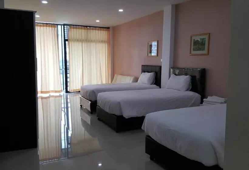 Hotelli Charoensuk Grand