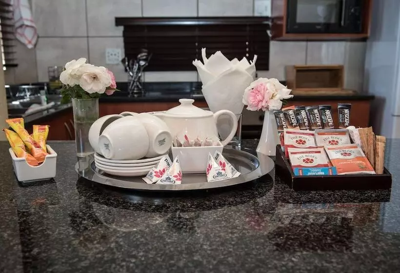 Hotelli First Group Qwantani