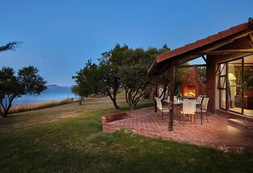 ホテル First Group Qwantani