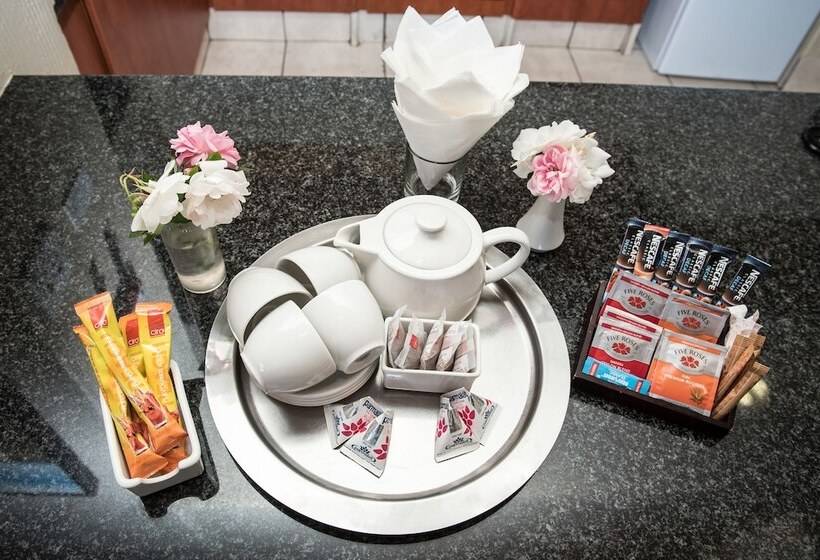 ホテル First Group Qwantani