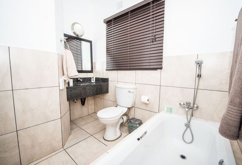 ホテル First Group Qwantani