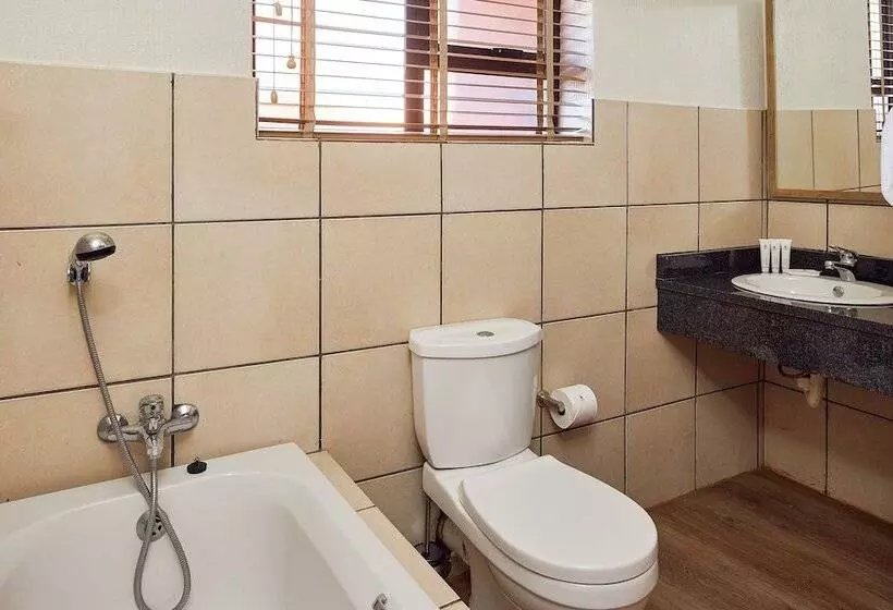 Hotelli First Group Qwantani