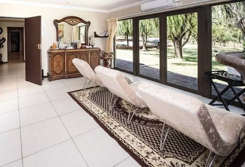 Hotelli First Group Qwantani