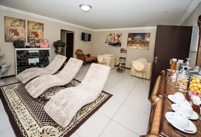 Hotelli First Group Qwantani