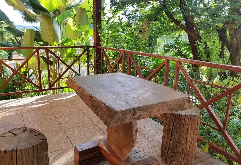 Hotelli Foresta Hill Resort