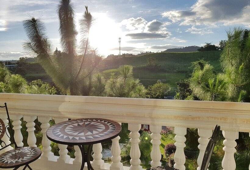 בית מלון כפרי Foresta Hill Resort