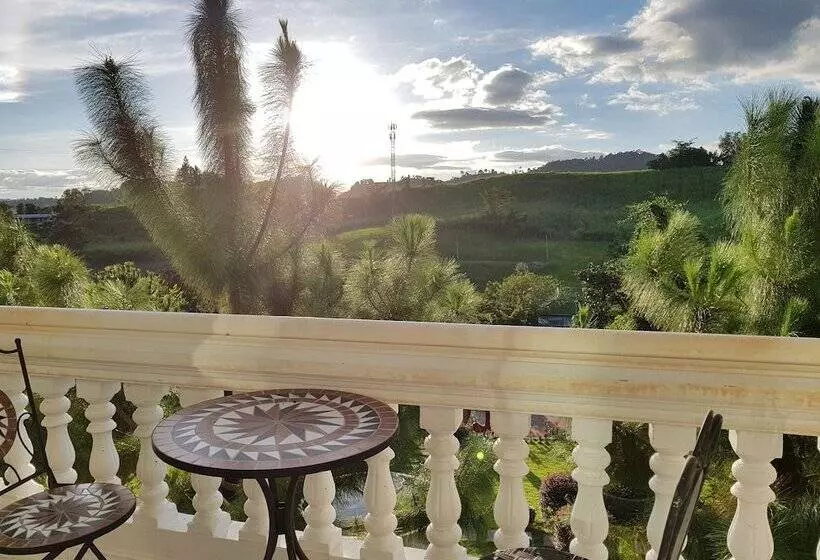 Hotelli Foresta Hill Resort