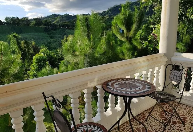 Hotelli Foresta Hill Resort