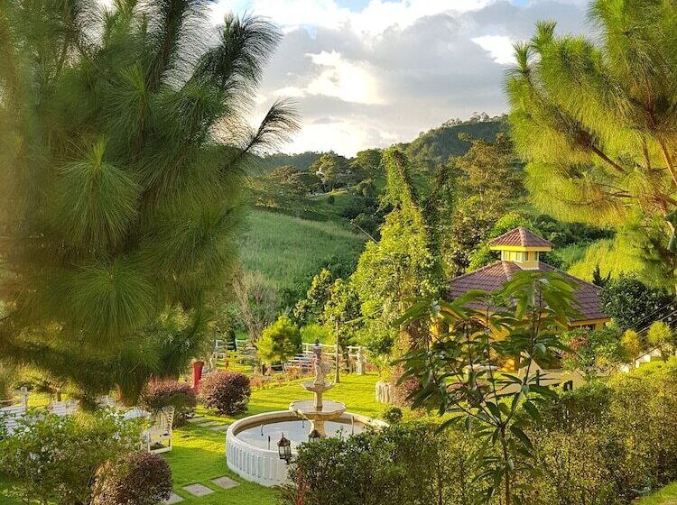 בית מלון כפרי Foresta Hill Resort