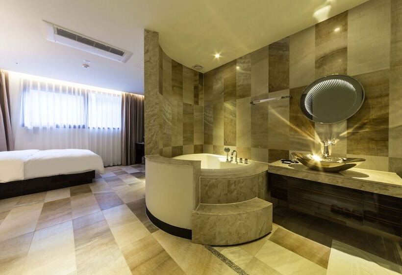 Hotel Guri Galmae Indi Present