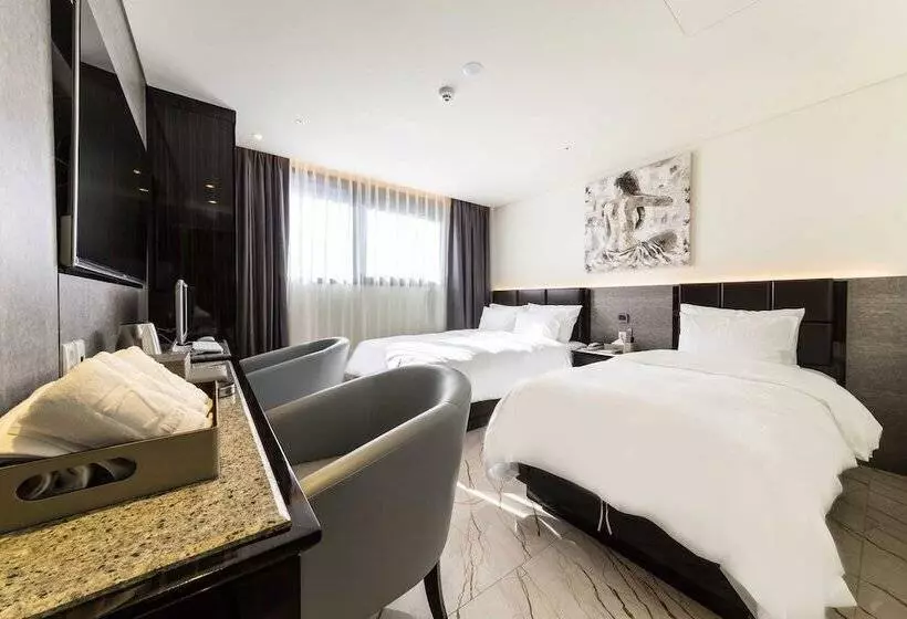 Hotelli Guri Galmae Indi Present