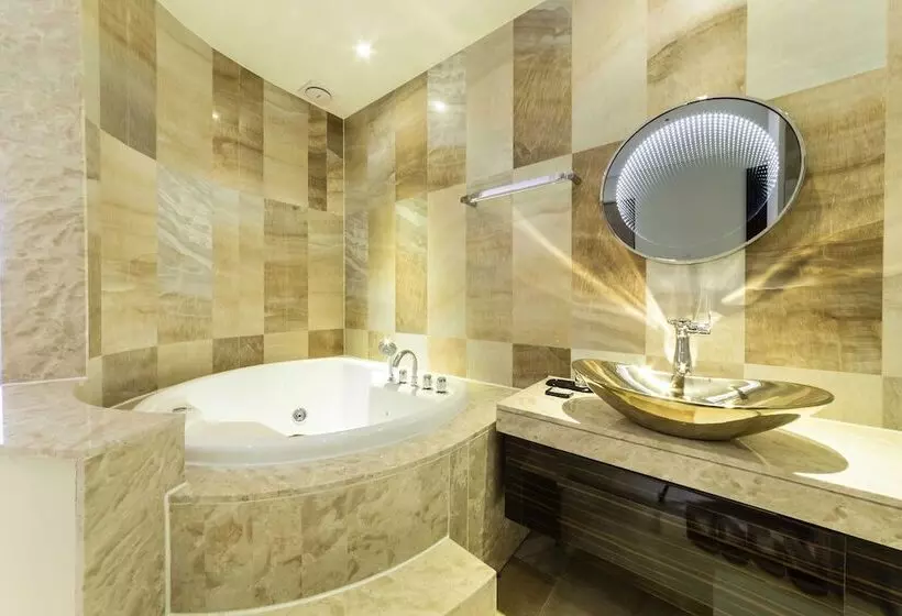 Hotelli Guri Galmae Indi Present