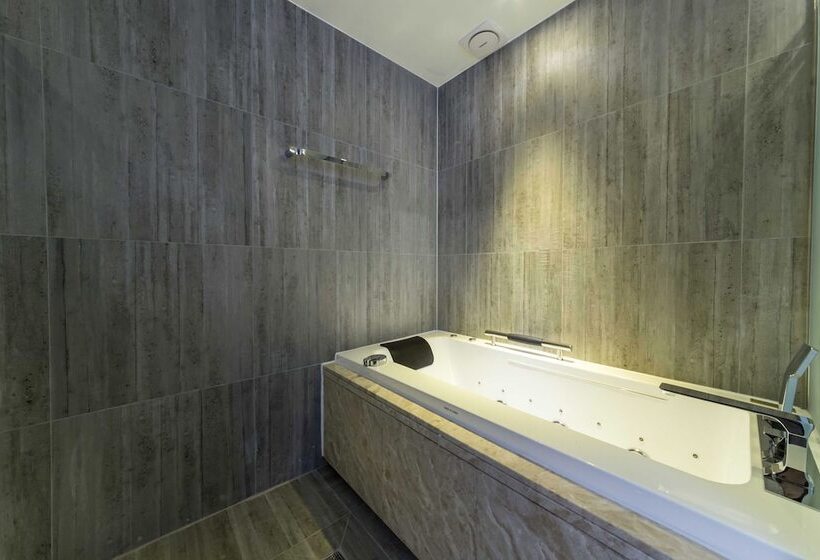 Hotel Guri Galmae Indi Present