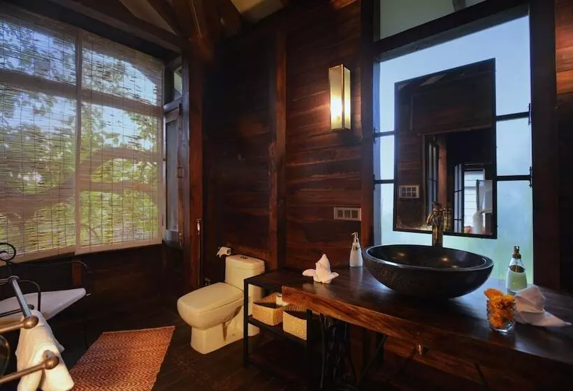 Hotelli Pugdundee Safaris   Pench Tree Lodge