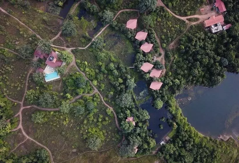 Hotelli Pugdundee Safaris   Pench Tree Lodge